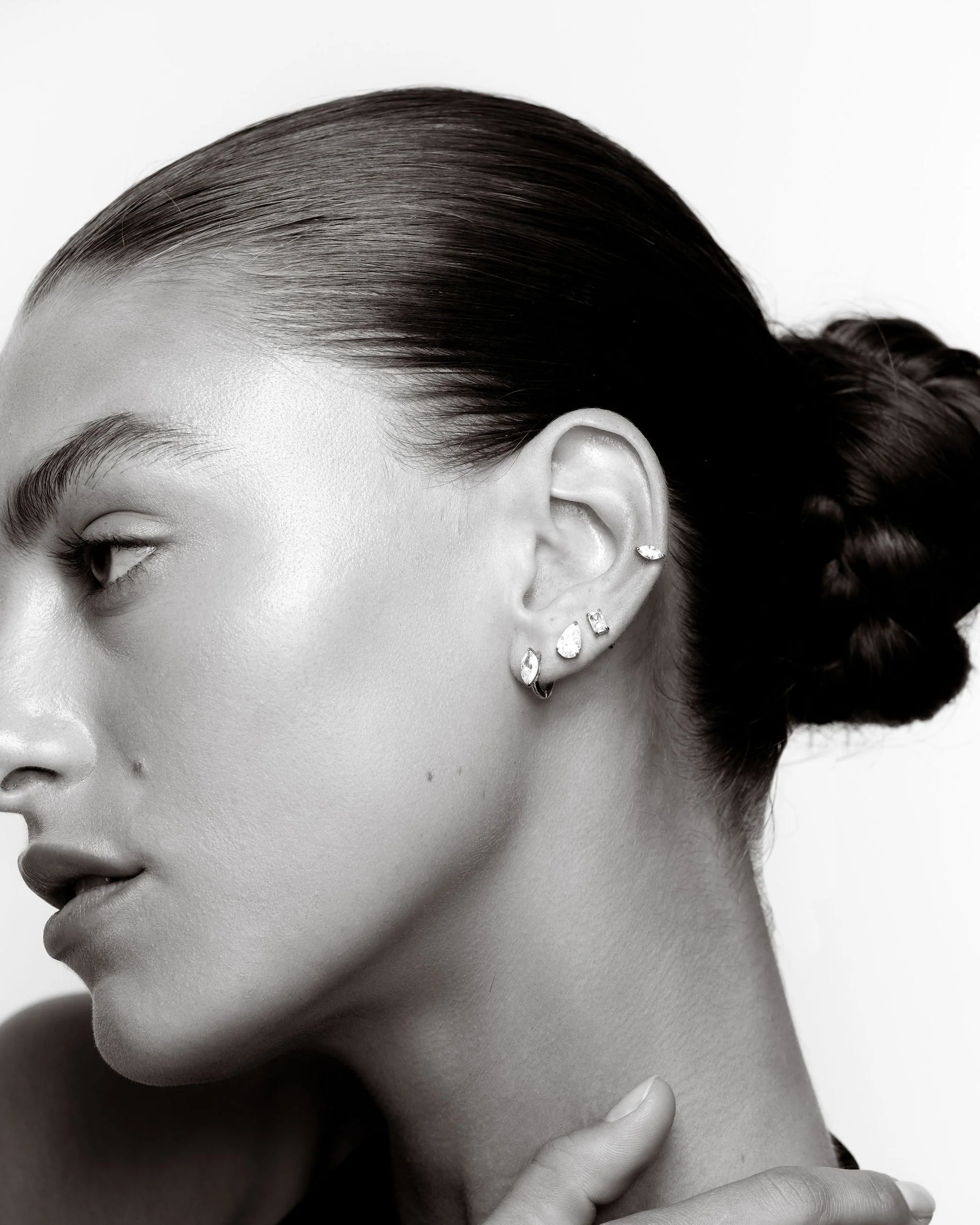 Pear Claw Stud Earring - Image 12