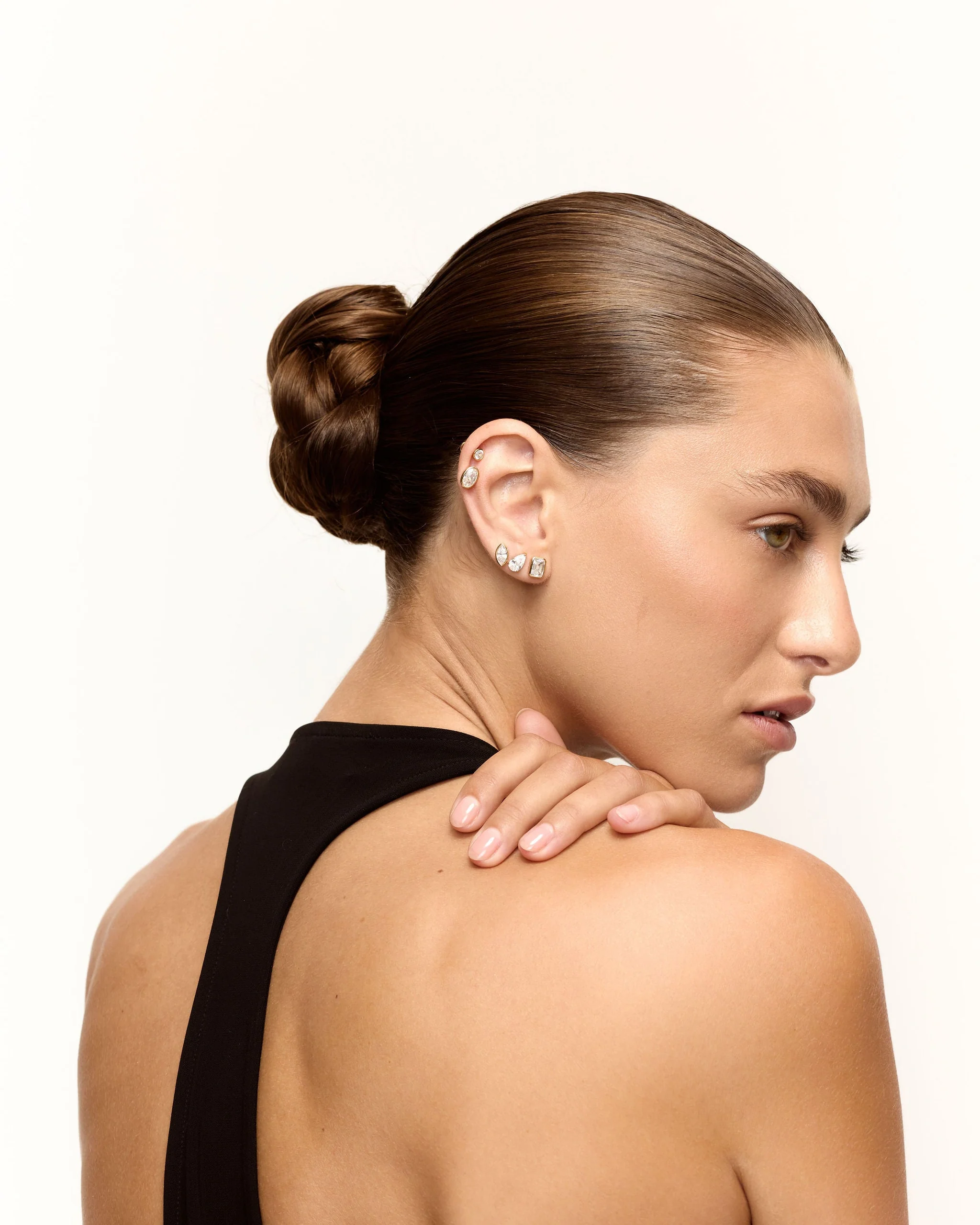 Round Bezel Cartilage Earring - Image 9